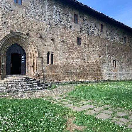 Homeoffice With Church Views Apartment Zumarraga