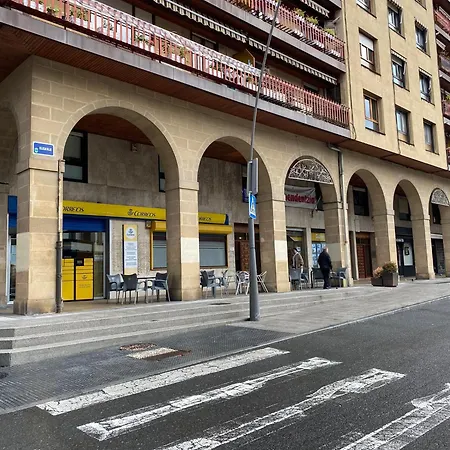 Apartment Homeoffice With Church Views *
