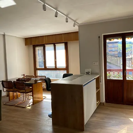 Apartment Homeoffice With Church Views *